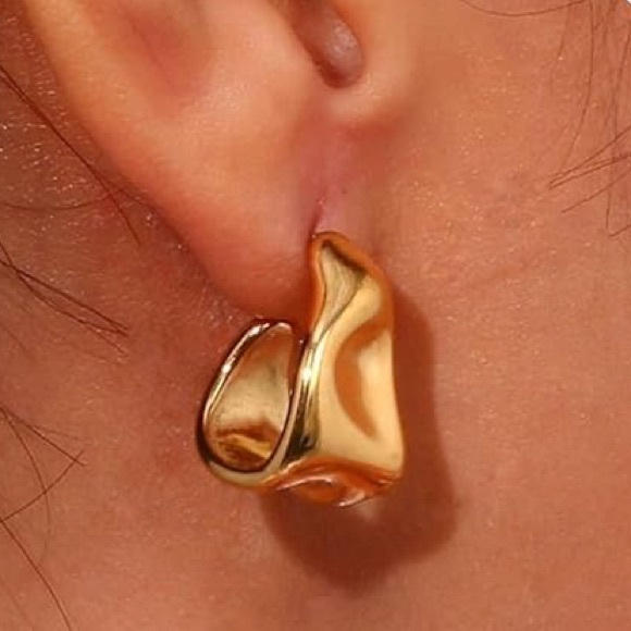 18K Gold Plated Huggie Earrings*Teardrop Asymmetrical Wave Minimalist Design*ML - Picture 4 of 7